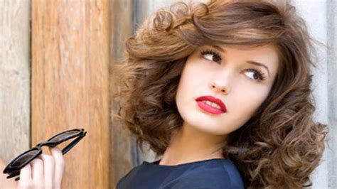 Красиви прически за средно дълги коси Новини - woman.bg