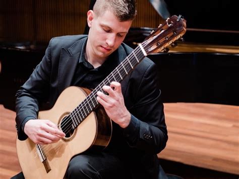 Nikola Korovljev, guitar | Kulturni centar Beograda