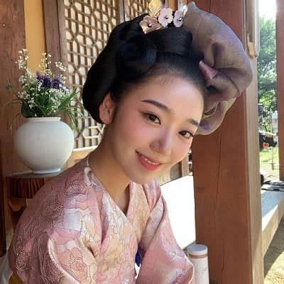 jeon hye won wiki age bio height boyfriend career  salary