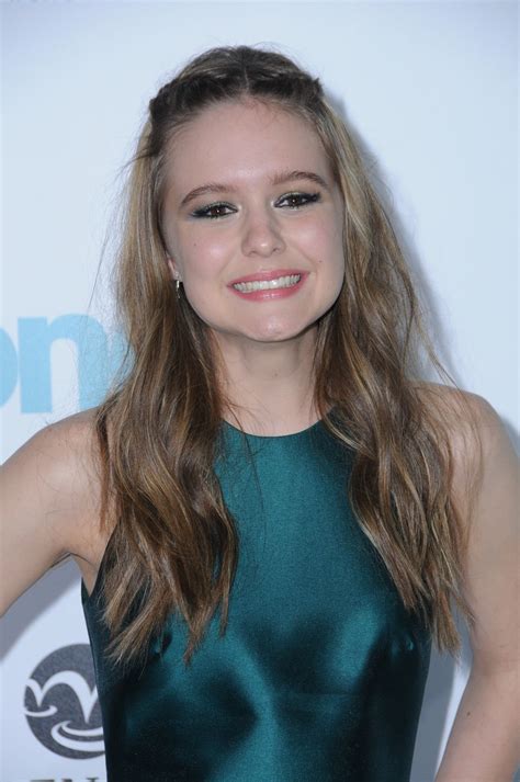 Izabela Vidovic – “Wonder” Premiere in Westwood • CelebMafia