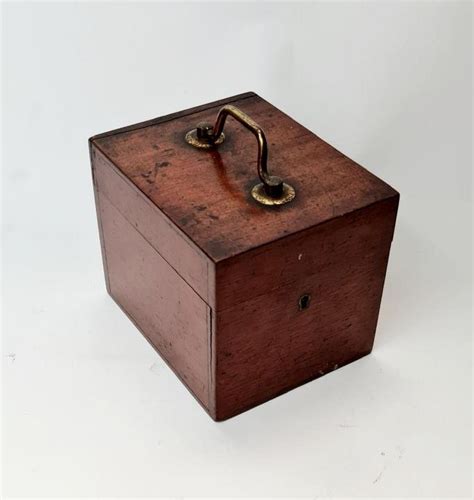 Antique Medicine Chest | CURIOUS SCIENCE