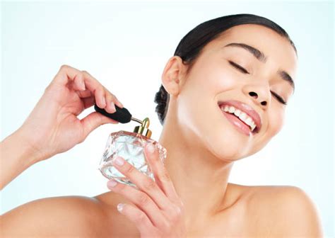 2,600+ Woman Putting On Perfume Stock Photos, Pictures & Royalty-Free ...
