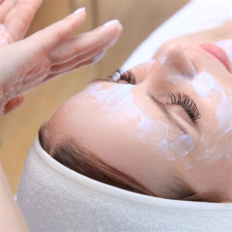 Kwasy Mediderma, Peeling medycznym kwasem → Warszawa
