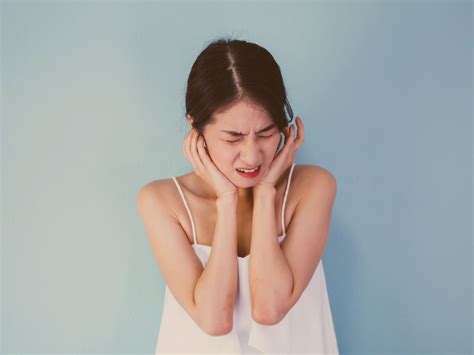 > Tinnitus: what it is, Causes (COVID-19) and treatments