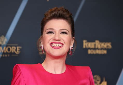 Kelly Clarkson postpones Las Vegas residency dates: ‘I need to be there