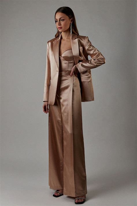 Pin by anastasiia.flores on выпускной 2020 | Pantsuits for women, Prom ...