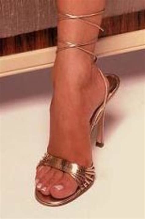 Celebrity Feet Photos: Whose Famous Toes Are These? | hubpages