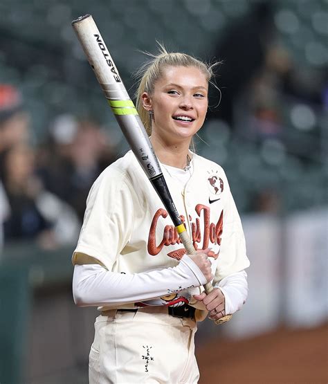 Meet the stunning model daughter of MLB legend Jose Canseco who claims