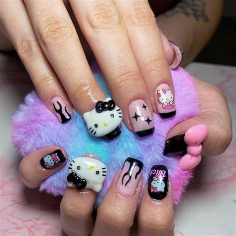 Hello Kitty Nail Art