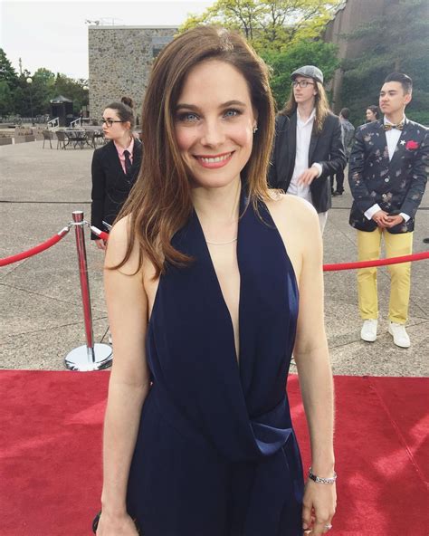 Caroline Dhavernas Style, Clothes, Outfits and Fashion • CelebMafia