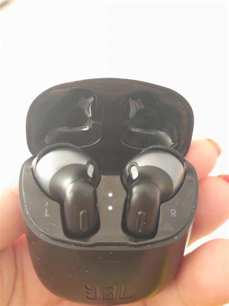 Çözüldü: JBL Tune 225 Tws Kulaklığımın Silikonu Çıkıyor - Şikayetvar