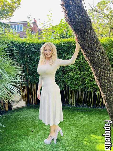 Carol Vorderman Nude Leaks - Photo #2506816 - Fapopedia