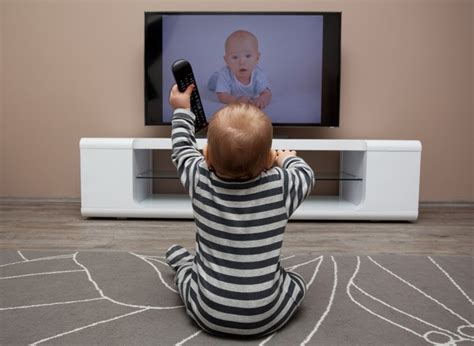 Bebê De 3 Meses Pode Assistir Televisão - Bebês podem assistir desenhos? - Revista Crescer | Crescer