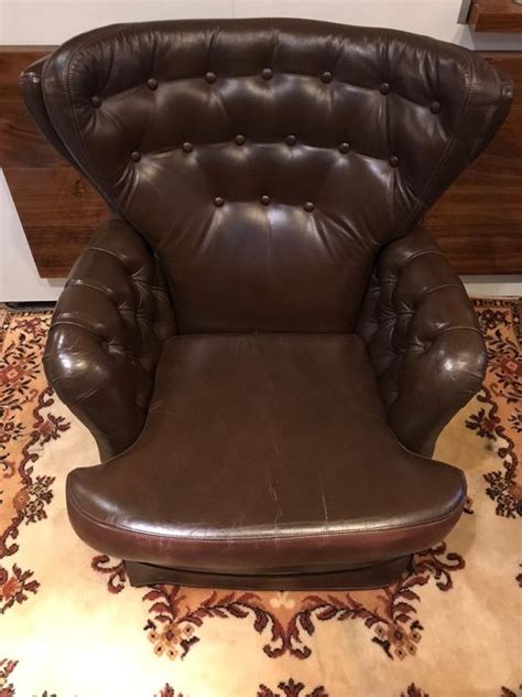 Armchair, Chesterfield style leather armchair - Catawiki