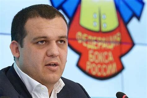 Умар Кремлев: биография и личная жизнь, жена, карьера и успех ...