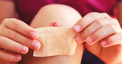 Infected Cut: Symptoms, Treatment, Prevention, Complications