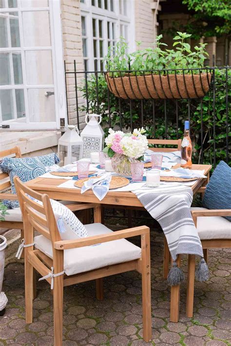 Outdoor Dining Rooms