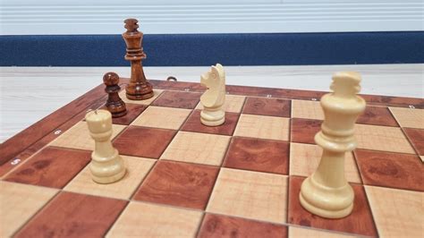 How To Checkmate With Only A Rook And A Knight - Chess Game Strategies