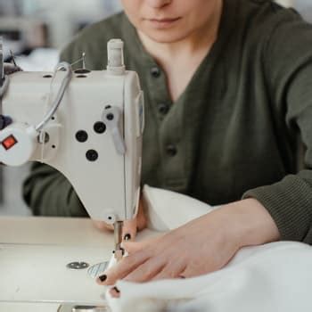 Для чого потрібна швейна машинка вдома?