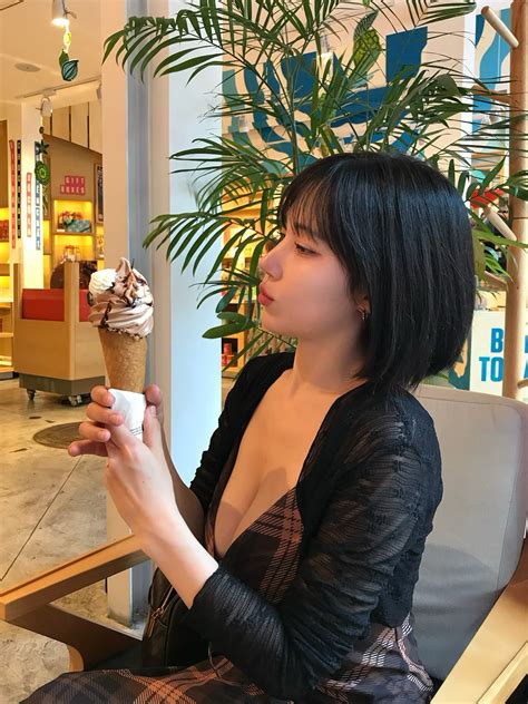 안아랑 | 이쁜 척 비스무리한 거 | Instagram