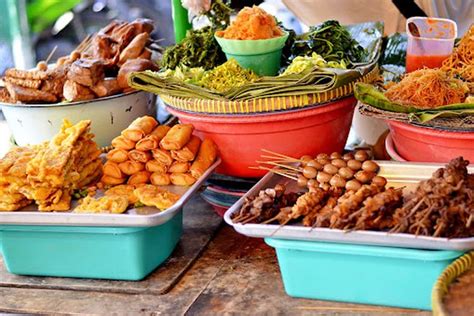 10 Street Food Indonesia Terpopuler yang Disukai Banyak Orang - Kompas.com