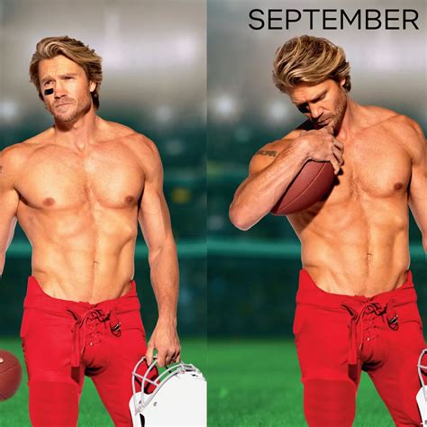 Chad Michael Murray enciende las redes con candente calendario