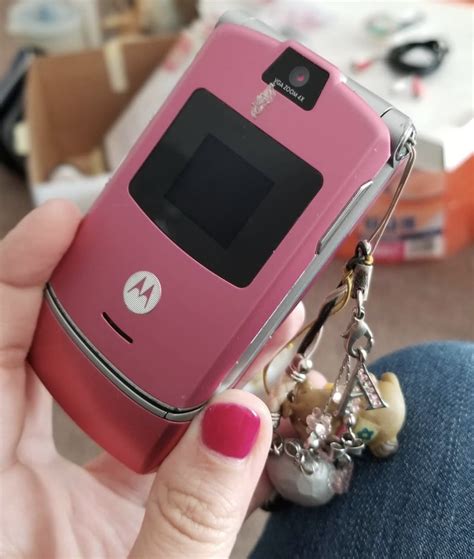 motorola pink flip up phone - Life-Size Newsletter Fonction