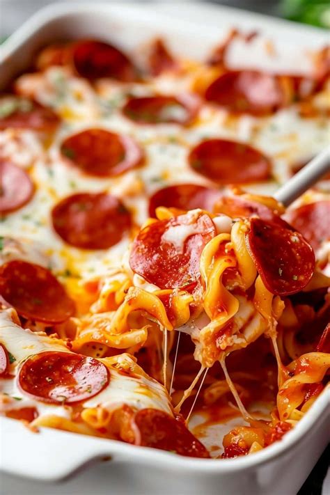 Easy Pepperoni Pizza Casserole (6-Ingredient Recipe) - Insanely Good