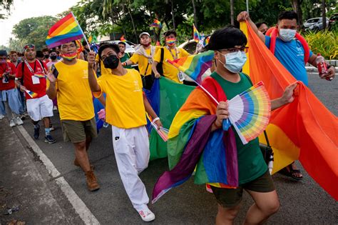 In fight for equal rights, queer Filipinos build communities on social