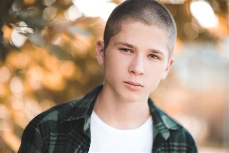 premium photo handsome man   year   short cut posing