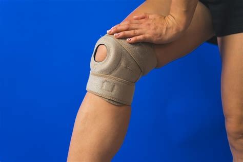 premium photo closeup shot   womans leg   protective knee