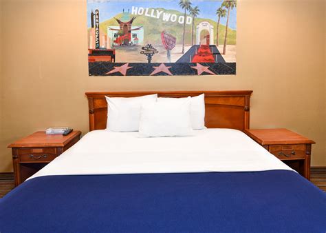 Hollywood Inn Express North™ Cheap Hotel near Hollywood Walk of Fame