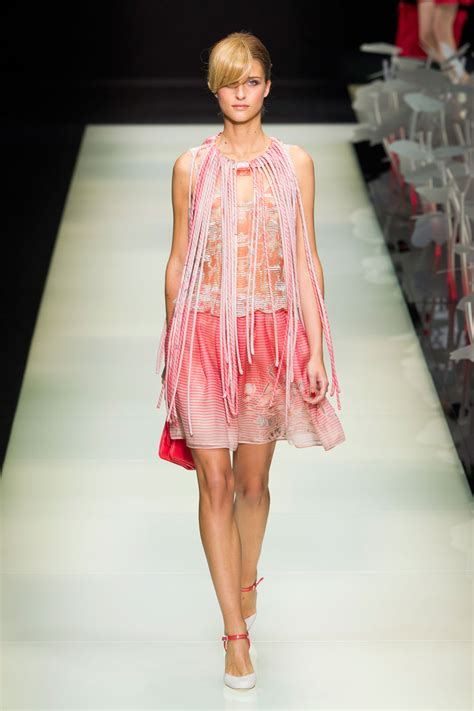 Giorgio Armani Women Spring Summer 2016