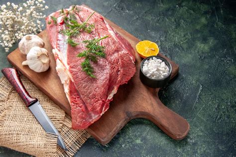 Как быстро и вкусно замариновать шашлык в домашних условиях: рецепты ...
