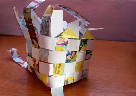 Как сделать корзинку из бумаги: плетем из полосок