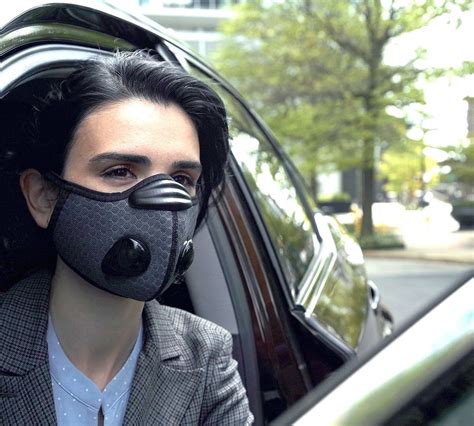 This Cooling Face Mask Uses N95 & Antibacterial Filters