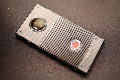 Первый взгляд на первый голографический смартфон RED Hydrogen One ...
