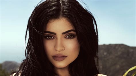 Download Brown Eyes Brunette Model Celebrity Kylie Jenner 4k Ultra HD