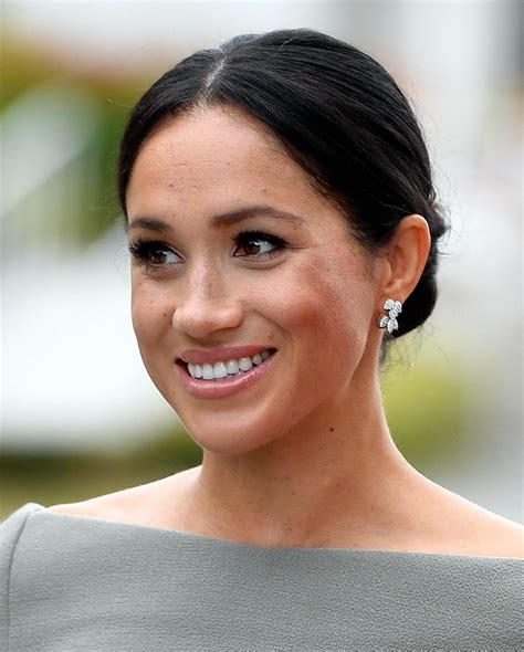 Meghan's Mole Twitter: Is It A Blessing Or A Curse? You Decide. Image 19