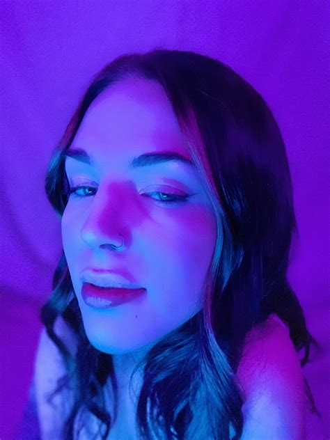 not fond of close ups | Scrolller