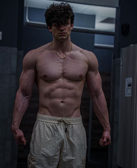 the beauty of male muscle: Brett