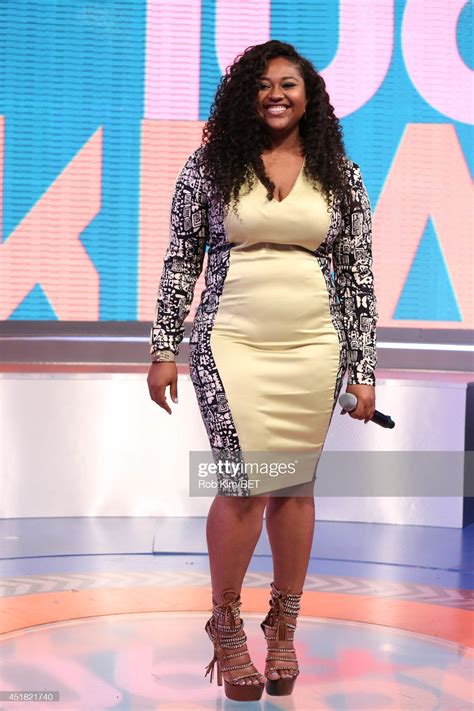 Jazmine Sullivan's feet