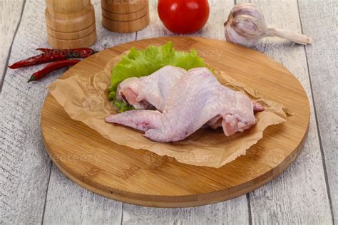 Raw chicken wings 8475070 Stock Photo at Vecteezy