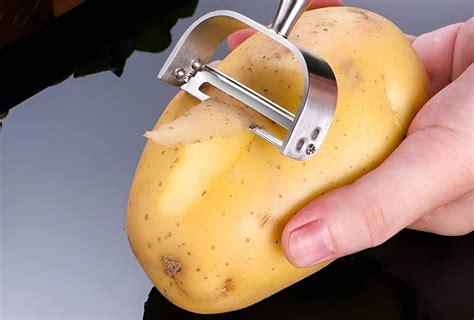 Как еще хитрые хозяйки используют картофелечистку на кухне: 10 полезных ...