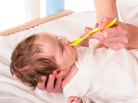 Bebe Com Dor De Ouvido - Otite e dor de ouvido no bebê: sintomas e tratamento | BabyCenter