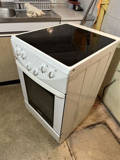 Steklokeramični električni štedilnik Gorenje