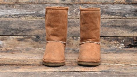 how to get salt stains off of uggs