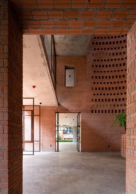 Gallery of Premier Office / Tropical Space - 9