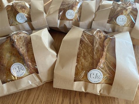 Jill's Baking Co. - Delicious vanilla cupcakes with vanilla buttercream