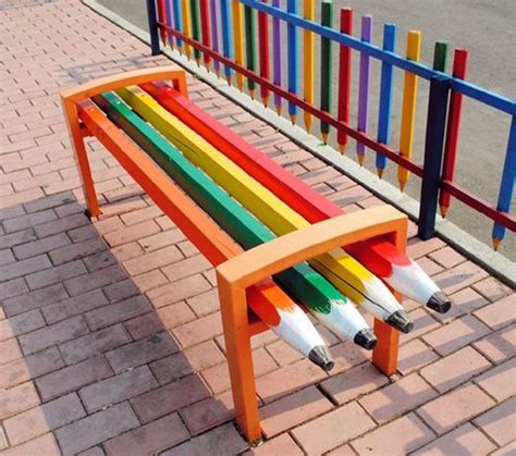 В центре Киева появилась лавочка из ярких карандашей! | Daycare design ...